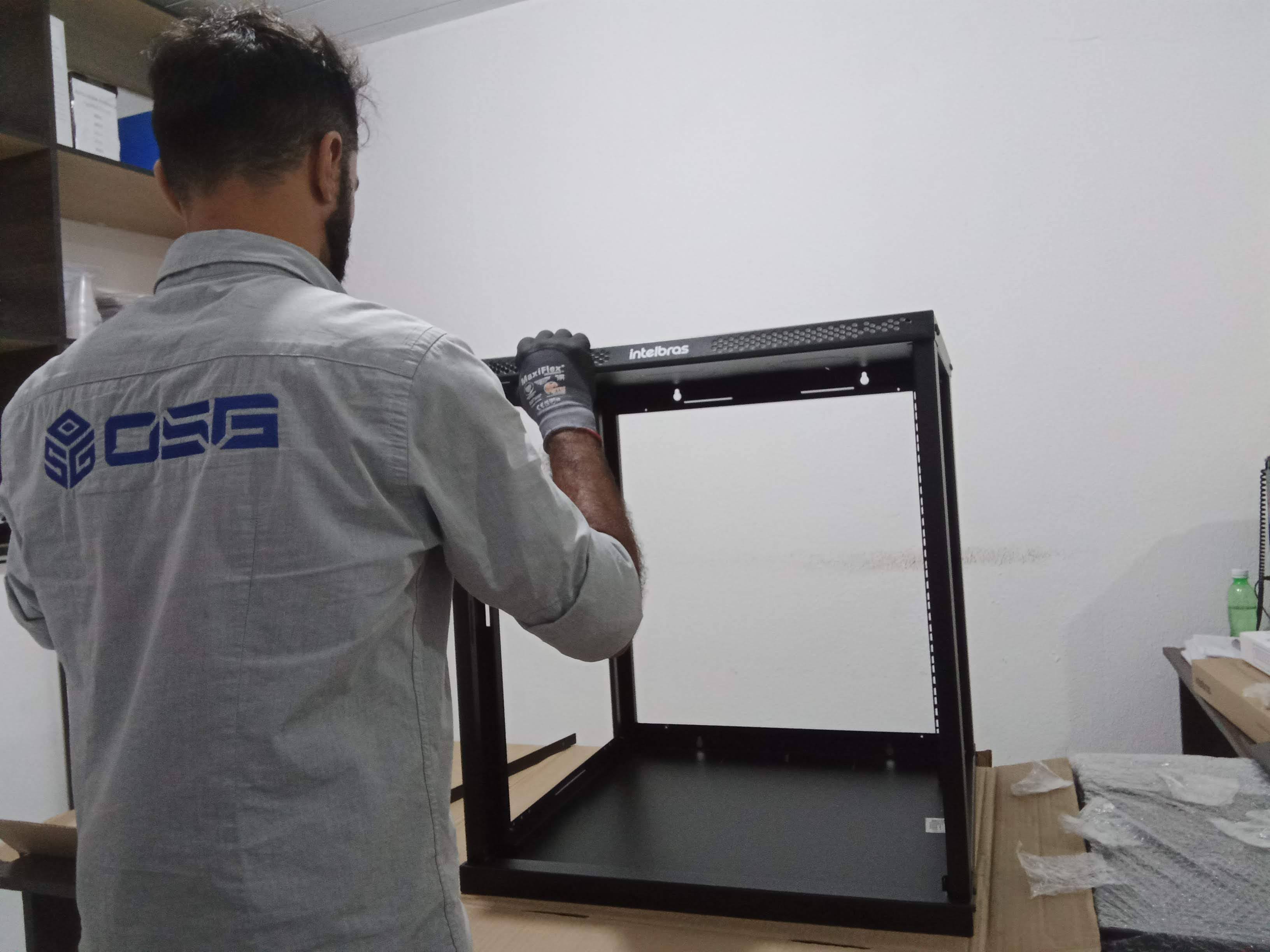 Montagem de Rack 12U